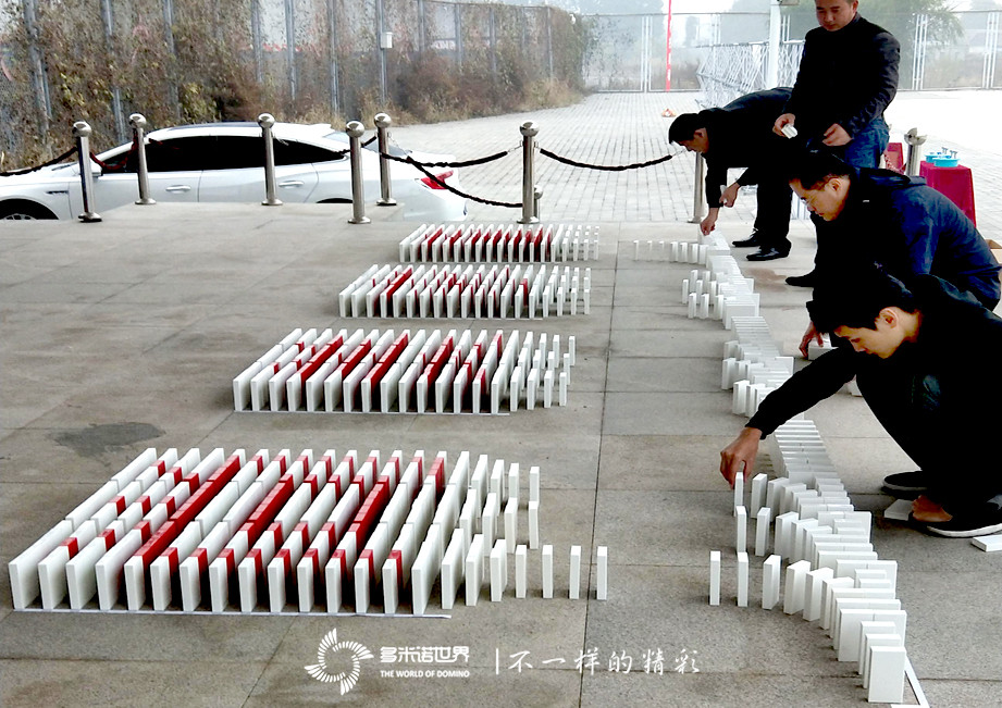 多米諾骨牌走進(jìn)94中學(xué)科技節