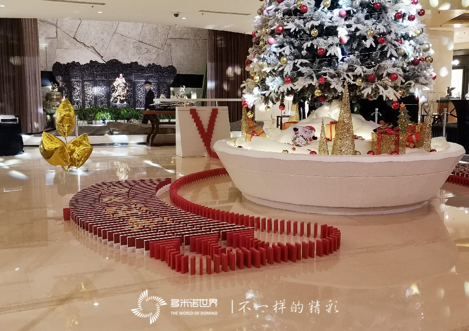多米諾點(diǎn)亮萬(wàn)豪感恩夜